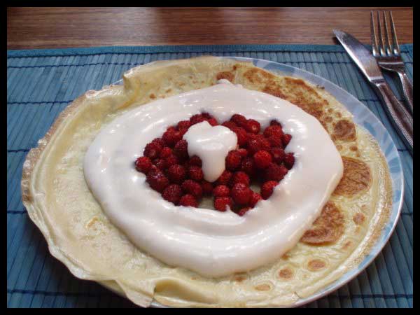 Kes&auml; ja mansikat