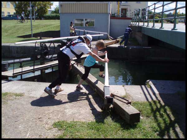 K&auml;sin avattava sulku